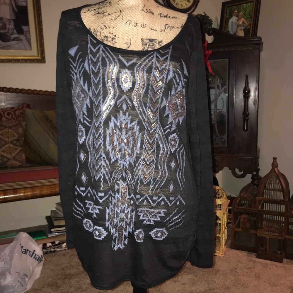 Beautiful top with blinge!!